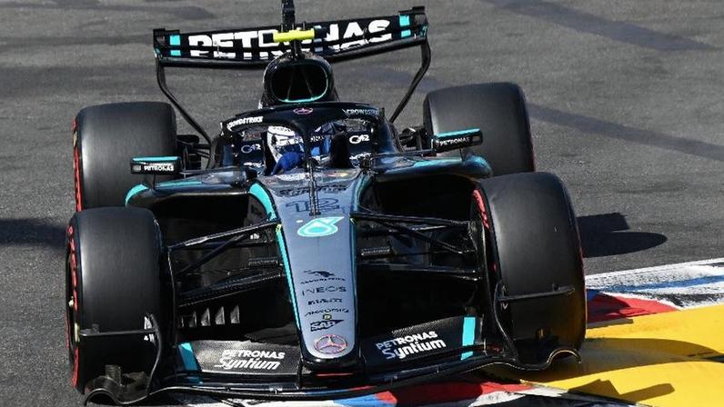Kimi Antonelli , da Mercedes, em ação no treino classificatório do GP de Mônaco
