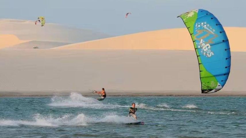 Jericoacoara (CE) é um dos destinos famosos no Brasil para a prática de kite surf