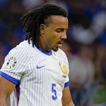 Lateral da França, Koundé sente lesão muscular, mas não preocupa