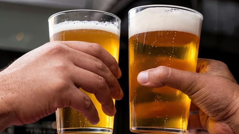 Sol e futebol impulsionam as vendas de cerveja