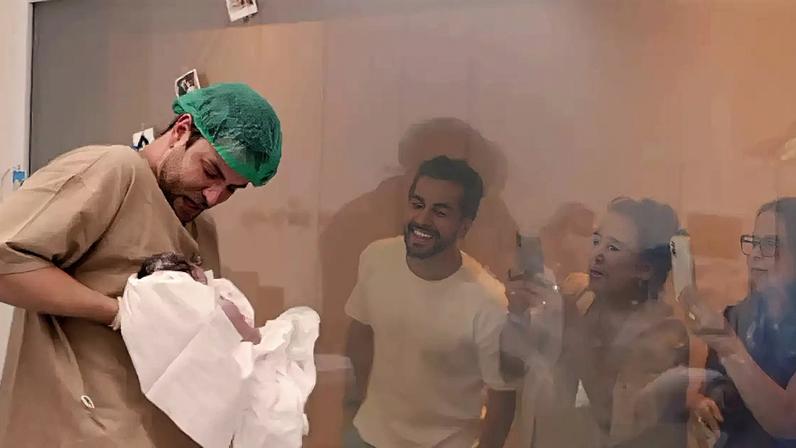 Gustavo Marsengo mostra a pequena à família