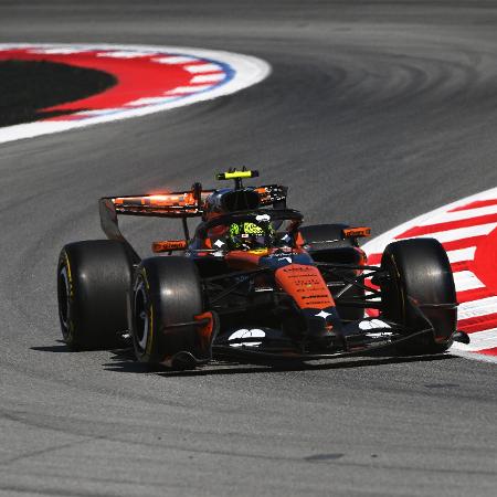 Lando Norris, da McLaren, durante o segundo treino livre do GP de Barcelona-Catalunha 2026