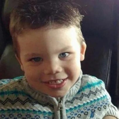 Pais lembram filho morto em ataque de jacaré na Disney após dez anos