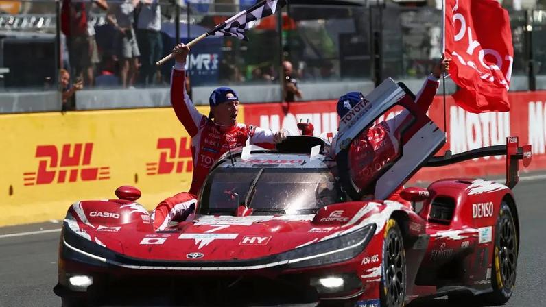 Toyota #7 celebra o título das 24 Horas de Le Mans