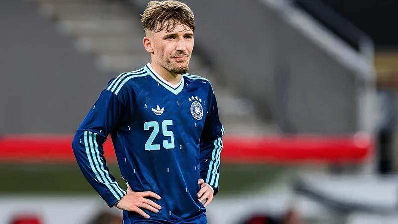 Lennart Karl, promessa da Seleção Alemã que está convocado para a Copa do Mundo de 2026