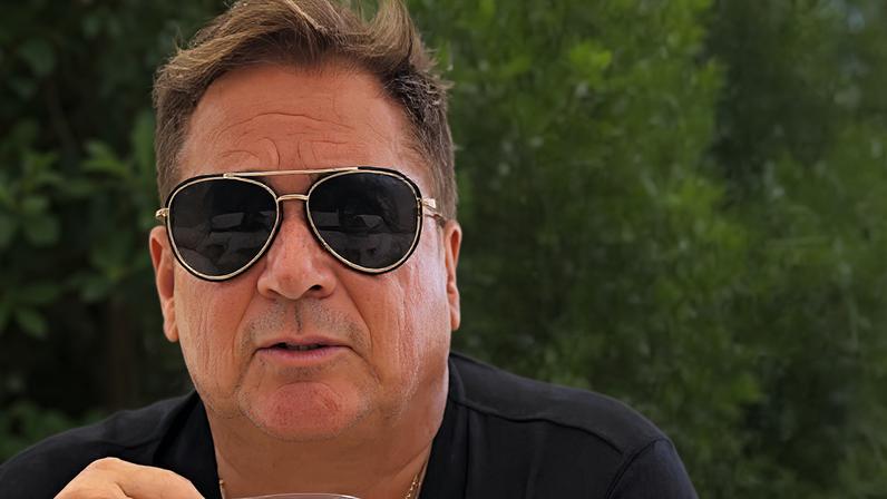 Leonardo é questionado por funcionária sobre folga em dias de jogos da Seleção