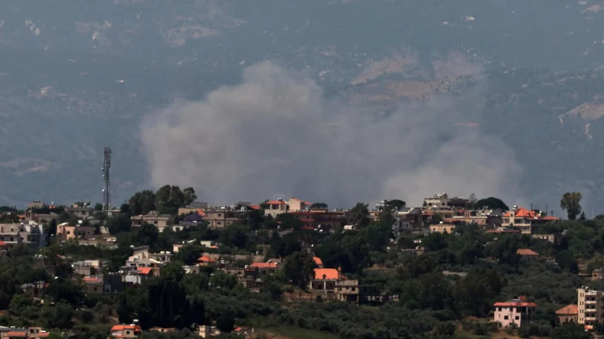 Fumaça sobre no sul do Líbano após ataque de Israel. (Foto: ATEF SAFADI/EFE/EPA)