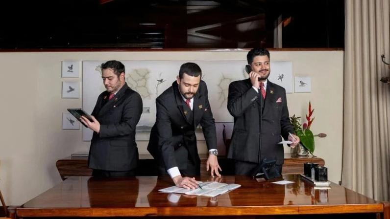 Concierges do Hotel Rosewood: Alexandre Teixeira (à esquerda), Rodrigo Lopes e Ramon Lopes