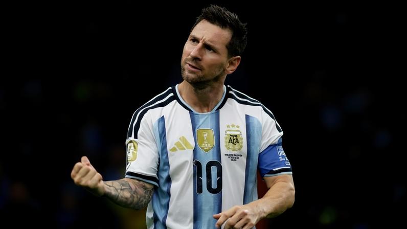 Foto colorida de Lionel Messi - Metrópoles