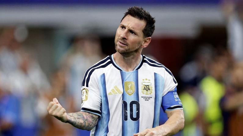 Foto colorida de Lionel Messi - Metrópoles