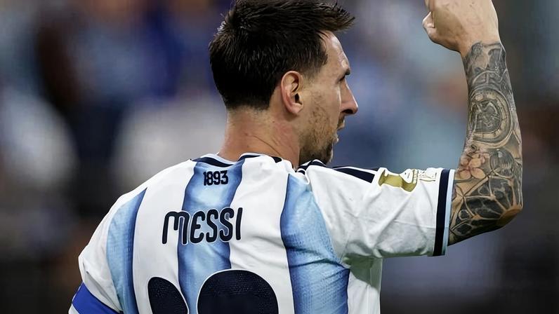 Lionel Messi comemora gol da Argentina contra a Áustria