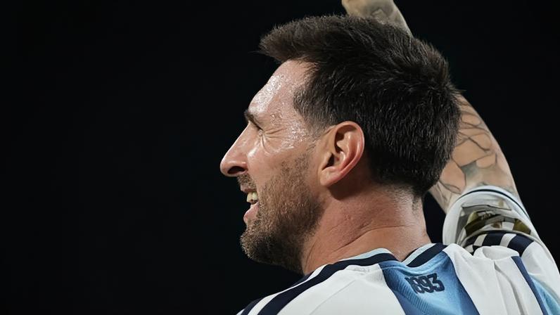 Samir Carvalho: Em questão de carreira, Messi é maior do que Maradona
