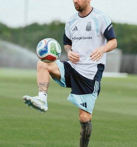 Lionel Messi durante treinamento para a seleção argentina em preparação para a Copa do Mundo