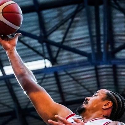 Franca vira no 2º quarto e conquista inédito pentacampeonato no NBB