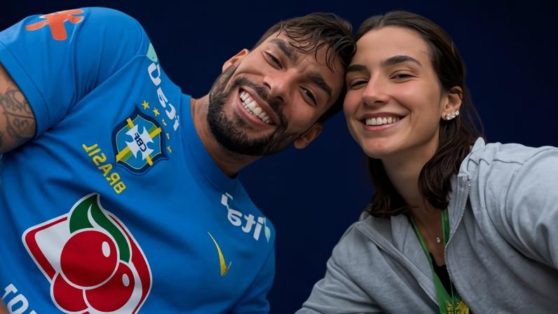 Lucas Paquetá, meia da seleção brasileira e do Flamengo, e Duda Fournier, sua esposa, durante treinamento do Brasil antes da Copa do Mundo 2026