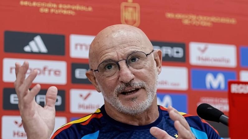 Luis de la Fuente, técnico da Espanha em coletiva de imprensa
