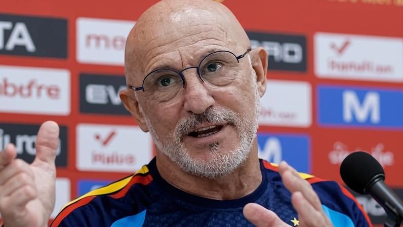 Luis de la Fuente, técnico da Espanha em coletiva de imprensa