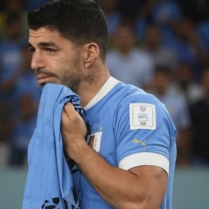 Suárez diz sentir-se impotente e vê Uruguai devastado na Copa