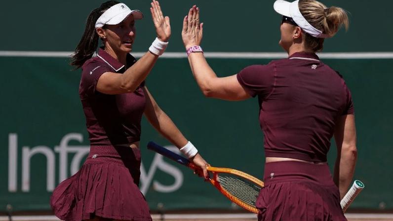 Luisa Stefani e Gabriela Dabrowski em Roland Garros 2026
