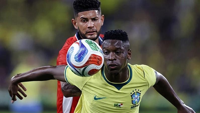 Luiz Henrique em ação durante amistoso entre Brasil e Panamá no Maracanã
