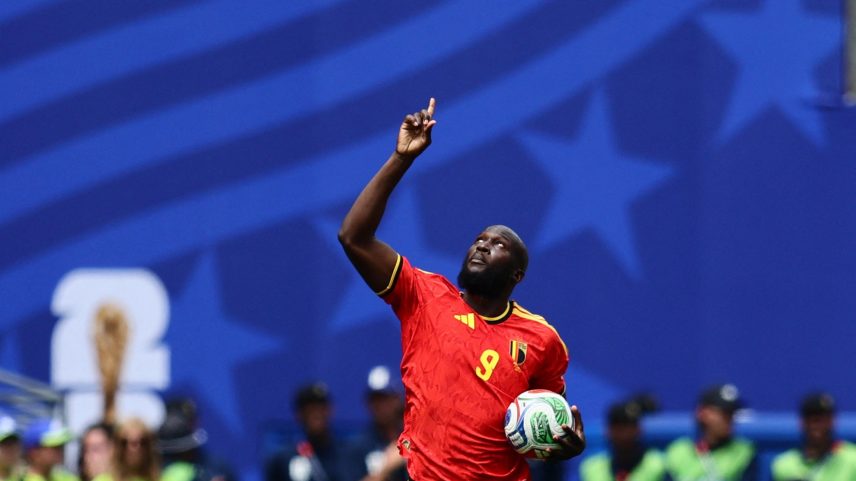 Lukaku empata o jogo para Bélgica — Foto: Reuters