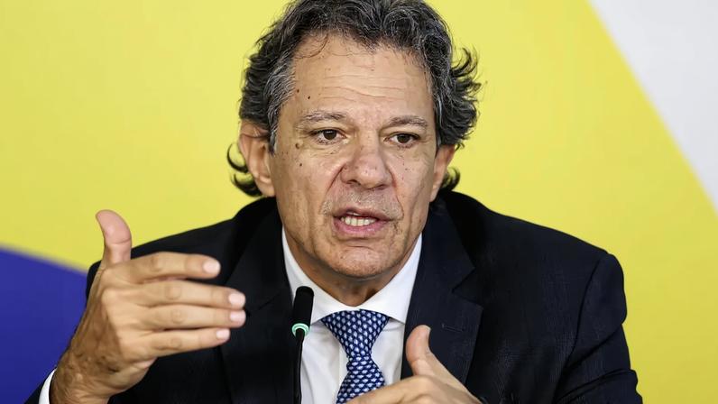 Brasília (DF), 12/03/2026 - O então ministro da Fazenda, Fernando Haddad, durante entrevista coletiva sobre medidas para reduzir o impacto da oscilação do preço internacional do petróleo sobre o diesel no Brasil. Foto: Marcelo Camargo/Agência Brasil