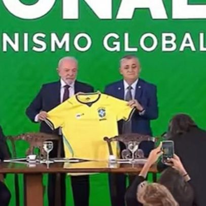 Abertura do Conselhão traz camisa da Seleção e crítica ao tarifaço