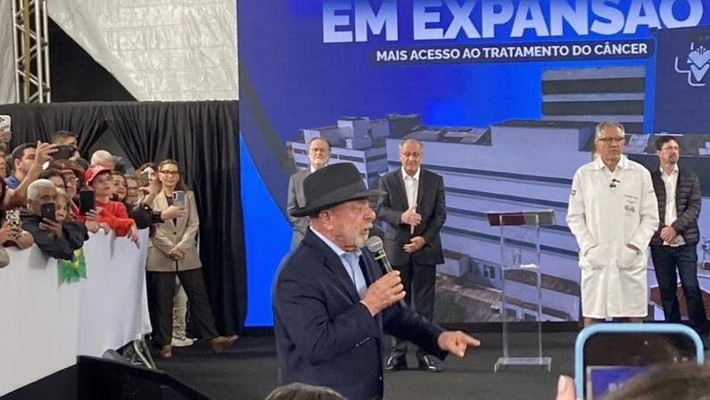 Lula realizou 15 sessões de radioterapia preventiva depois da retirada de lesão basocelular (câncer de pele) em abril deste ano no Hospital Sírio-Libanês de Brasília