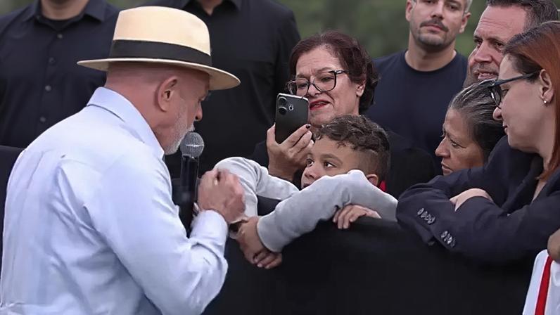 Comentário sobre o atacante da seleção surgiu durante diálogo com uma criança, em meio a um discurso sobre igualdade de gênero