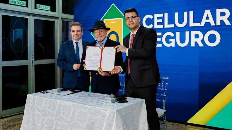 Lula em lançamento do Programa Celular Seguro