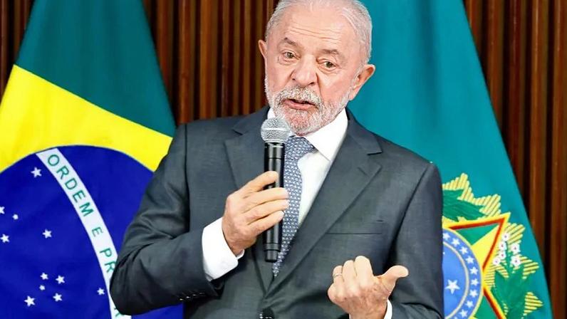 Lula durante reunião ministerial no Palácio do Planalto; presidente criticou novas tarifas dos EUA e disse que o Brasil buscará outros mercados caso perca espaço no comércio com os norte-americanos