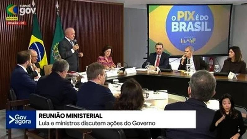 Telão exibido em reunião ministerial no Palácio do Planalto nesta quarta (3) exalta soberania nacional do Pix