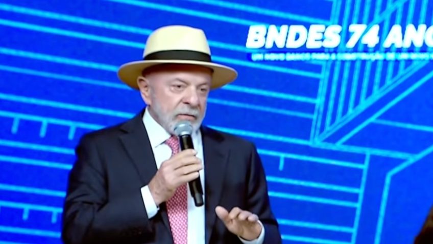 "O que é público e funciona tem que continuar publico e funcionando. O que é privado e funciona tem que continuar privado e funcionando", disse o presidente