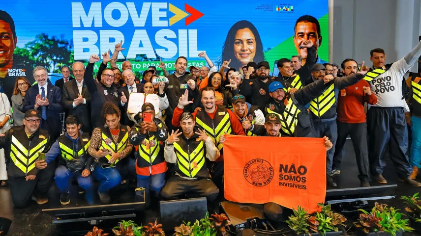 O presidente Lula no lançamento de programa de crédito para taxistas e motoristas de aplicativos.