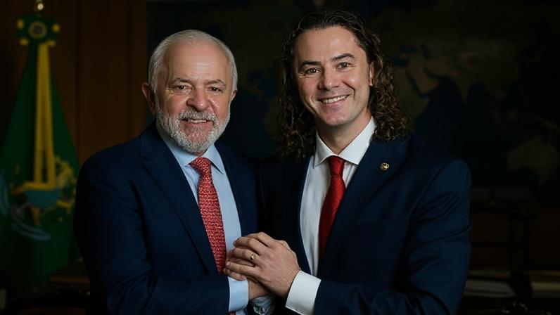 Lula e o senador Veneziano do Rêgo (MDB-PB)
