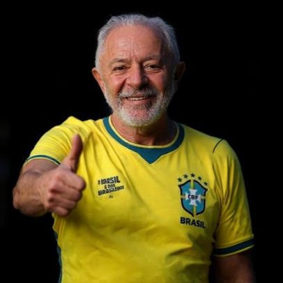 Lula veste camisa da seleção após vitória do Brasil no vôlei