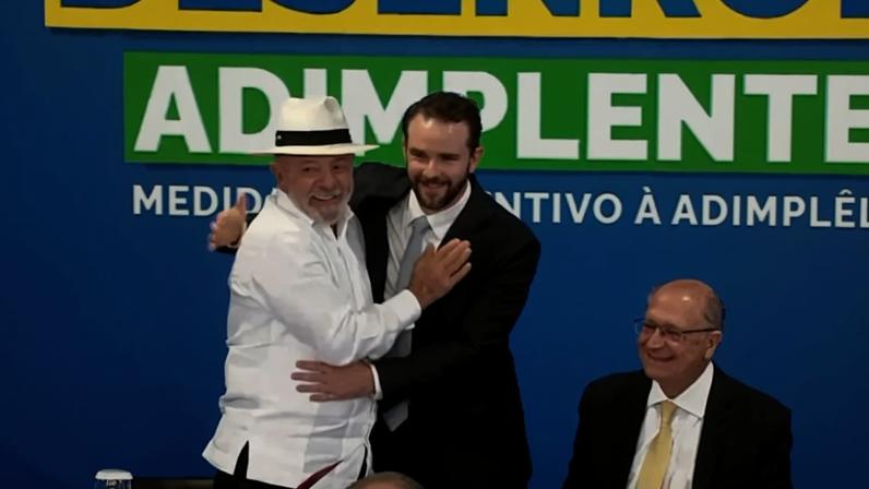 Presidente Luiz Inácio Lula da Silva e o ministro da Fazenda, Dario Durigan, participam de lançamento do Desenrola Adimplentes. Foto: reprodução