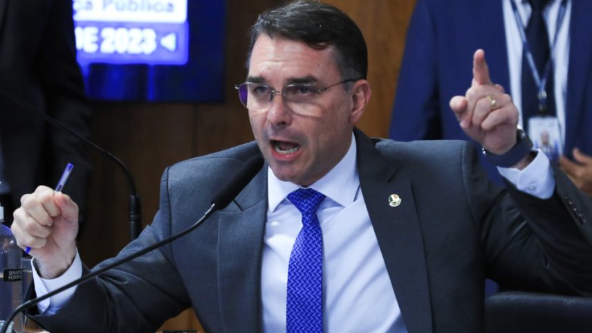 Brasília (DF) 19/11/2024 Senador, Flávio Bolsonaro, na comissão de segurança do Senado. Senador falou que pensar em Matar não é crime" Foto Lula Marques/ Agência Brasil