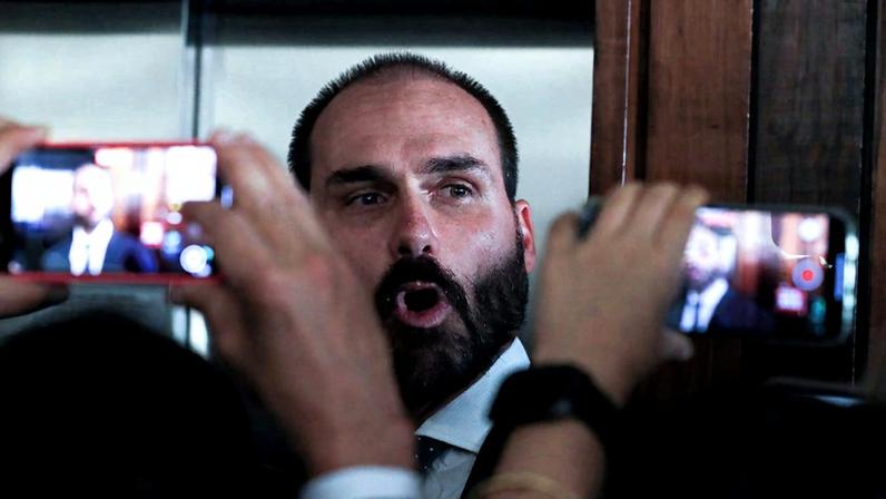 STF condena Eduardo Bolsonaro a 4 anos e 2 meses por coação no processo