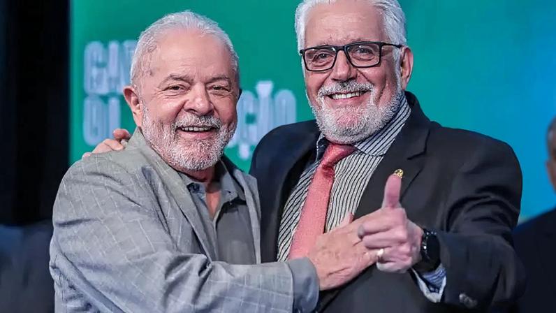 Lula e Wagner, principal articulador do PT na Bahia e alvo da nona fase da Operação Compliance Zero