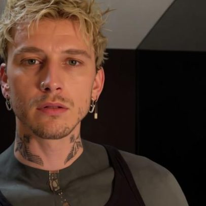 Machine Gun Kelly revela perda de movimento e pele amarelada por tatuagens