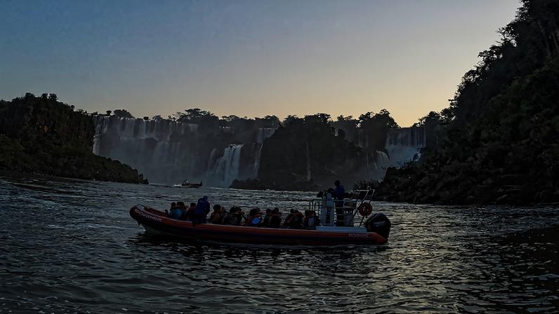 Passeio do Macuco existe desde a década de 1980 nas Cataratas do Iguaçu. (Foto: Jonathan Campos/Governo do Paraná)