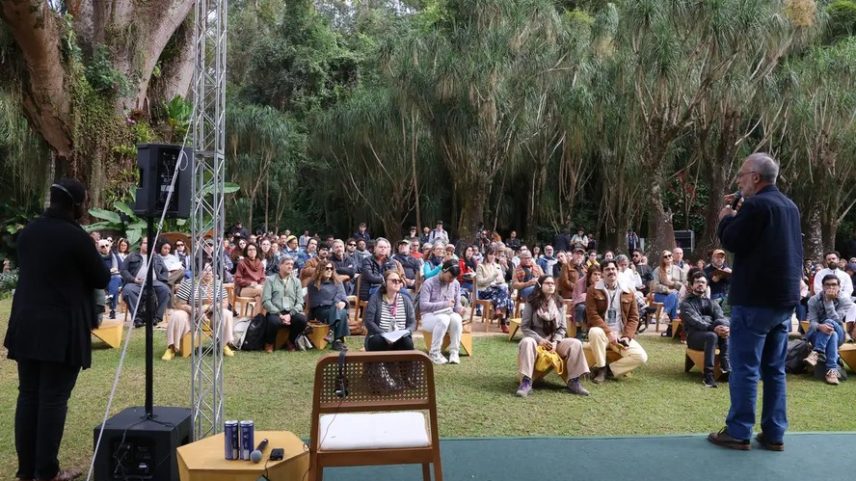 O escritor e pesquisador italiano Stefano Mancuso participa do Seminário Internacional Transmutar, realizado pelo Instituto Inhotim, em Brumadinho.