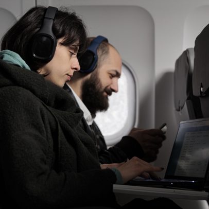 Como escolher os melhores lugares no avião entre corredor e janela