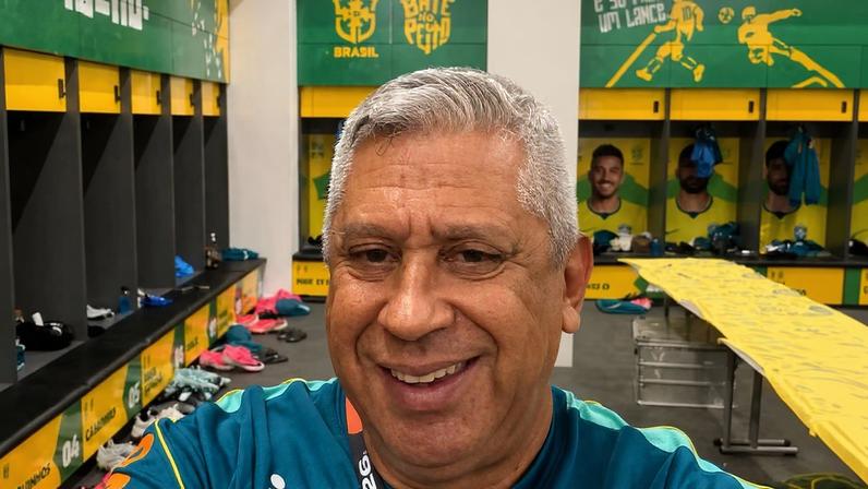 Manoel no vestiário da seleção brasileira — Foto: Reprodução/Instagram