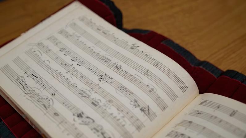 Página do manuscrito - Andante de Mozart (1º violão e baixo) e Mlle de Guînes (2º violão) — Foto: Élie Ludwig / BnF/Creative Commons