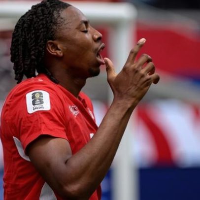 Atacante reserva faz dois gols e Suíça vence a Bósnia