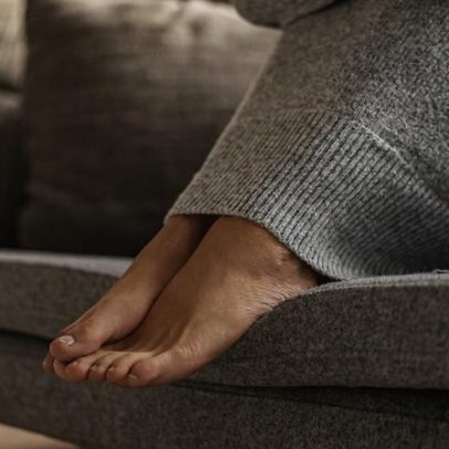 Frio constante em mãos e pés pode sinalizar problema circulatório