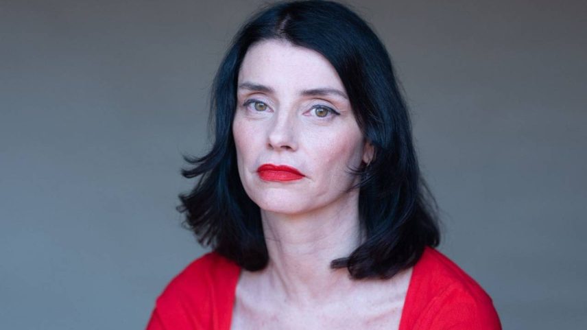 A escritora e ex-deputada espanhola: livro premiado sobre maternidade e loucura