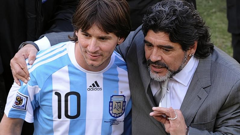 Maradona conversa com Messi na seleção da Argentina